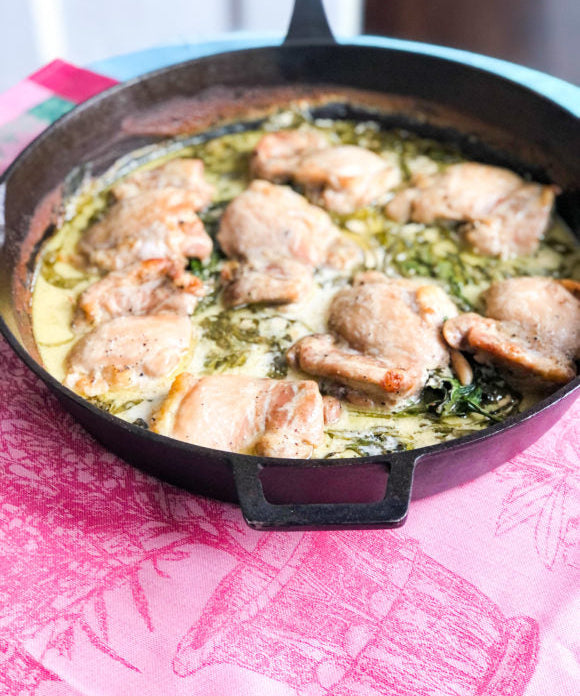lemon chicken with spinach in cast iron skillet