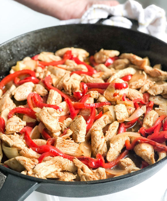 chicken-fajitas-with-onions-and-peppers-in-cast-iron-skiller