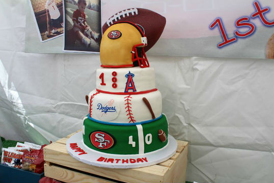 SPORTS-THEMED PARTY (BASEBALL AND FOOTBALL)