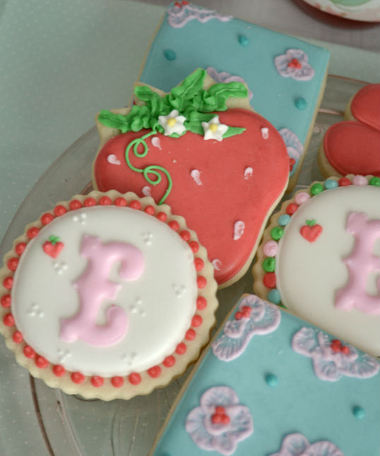 (SWEET & SHABBY CHIC) STRAWBERRY PATCH BIRTHDAY PARTY IDEAS