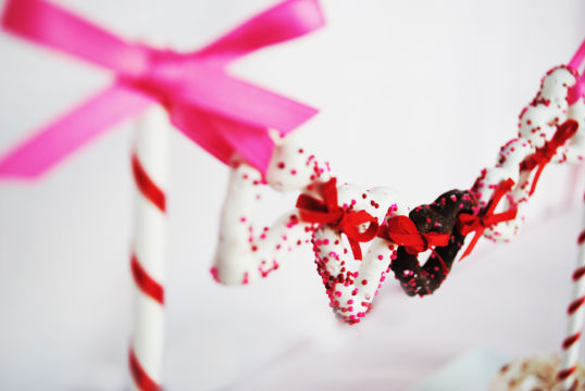 PRETZEL HEART BUNTING