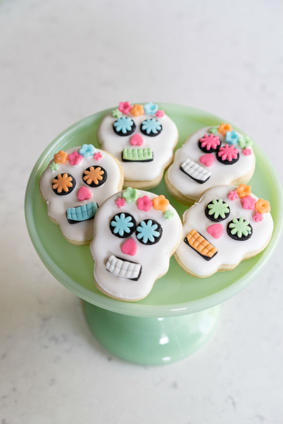 day-of-the-dead-skull-cookies-fondant-only