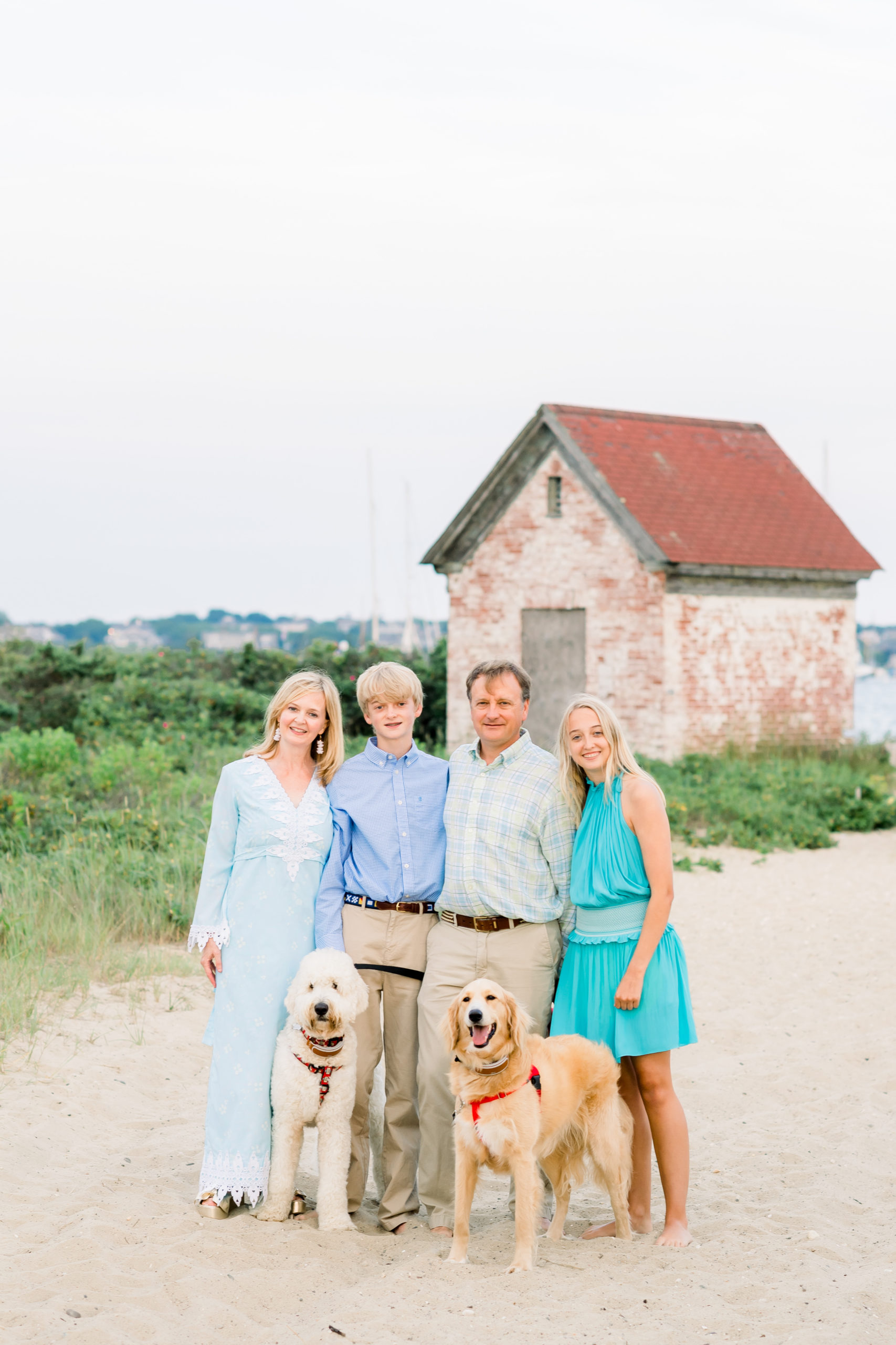 rebecca-love-photography-nantucket-guide-brant-point-lighthouse-brick-house