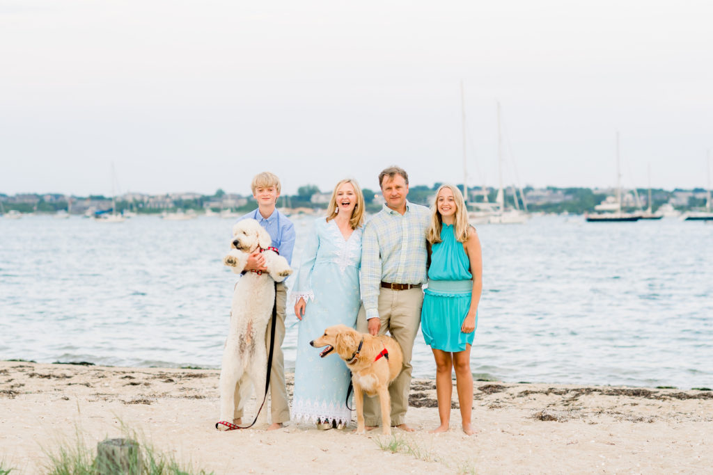 rebecca love photography guide to nantucket family photos brant point lighthouse dogs