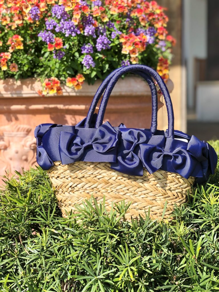 the southern c summit straw tote bag with navy blue bows