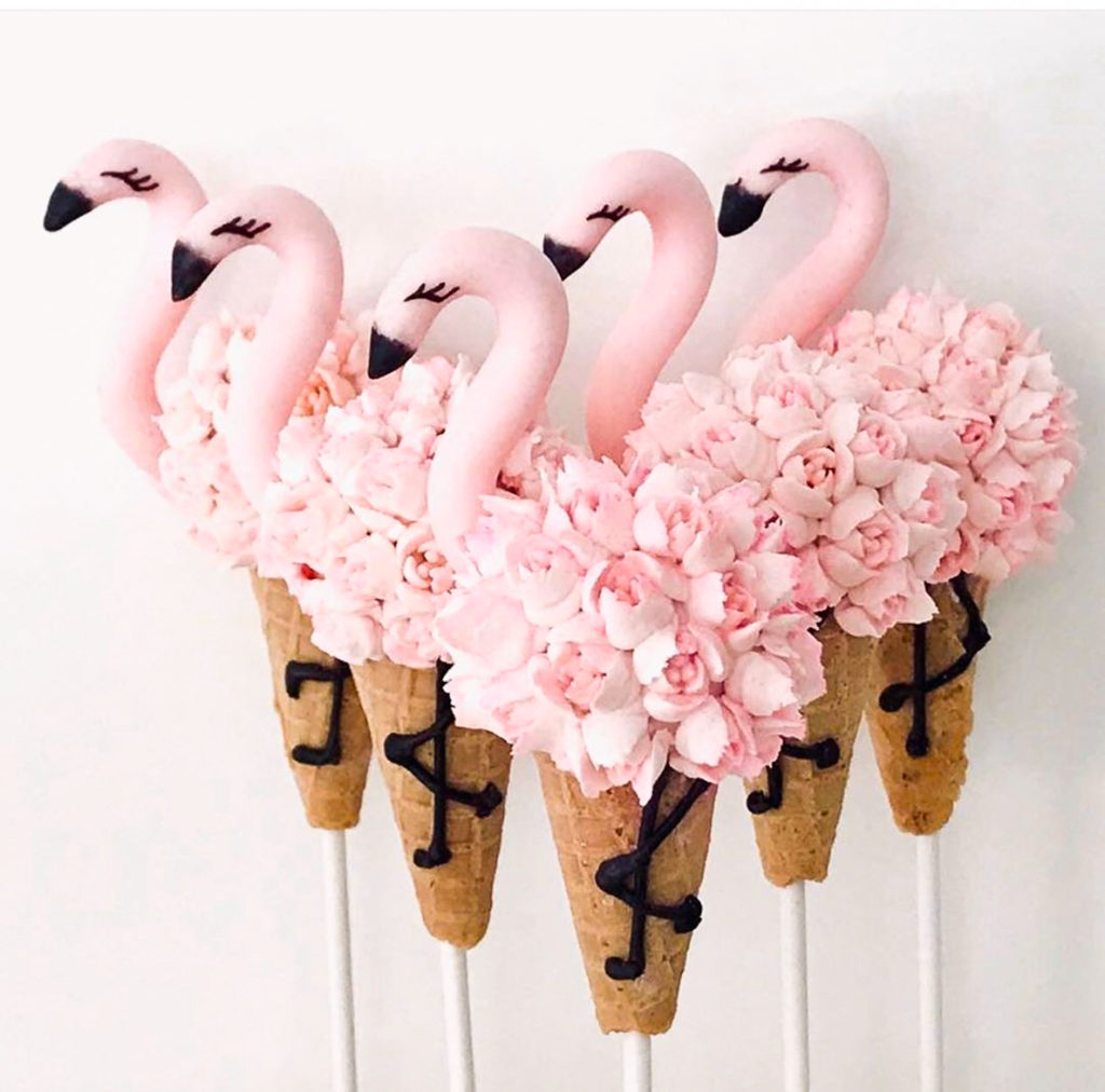 cakepops made to look like flamingos