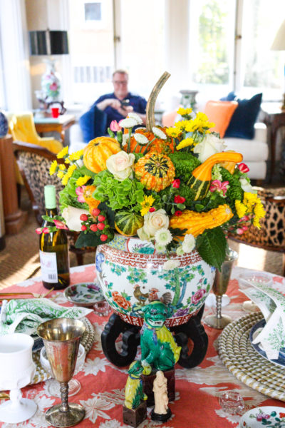 thanksgiving table setting and centerpiece