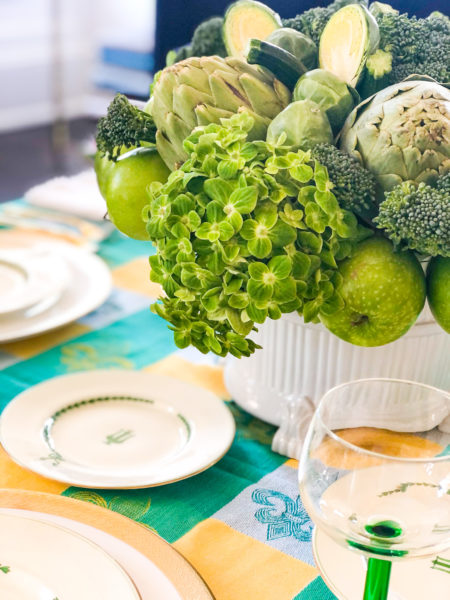 st patricks day table setting centerpiece and plates