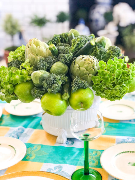 st patricks day table setting centerpiece