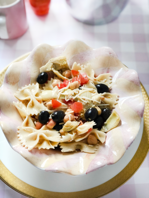 artichoke hearts salad with bow tie pasta black olives and tomatos