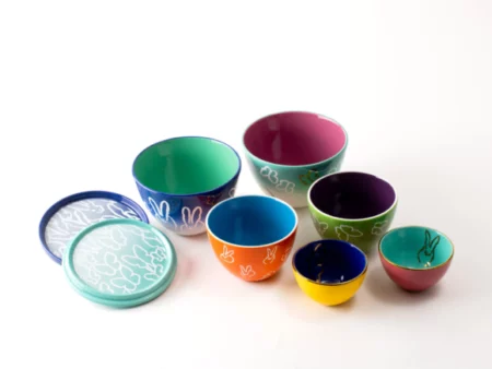 set of six bowls in different sizes plus two mini plates